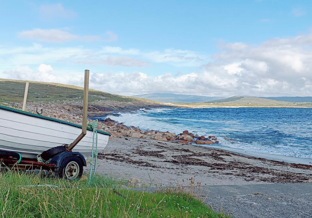 boat-trailer-lake-river-summer