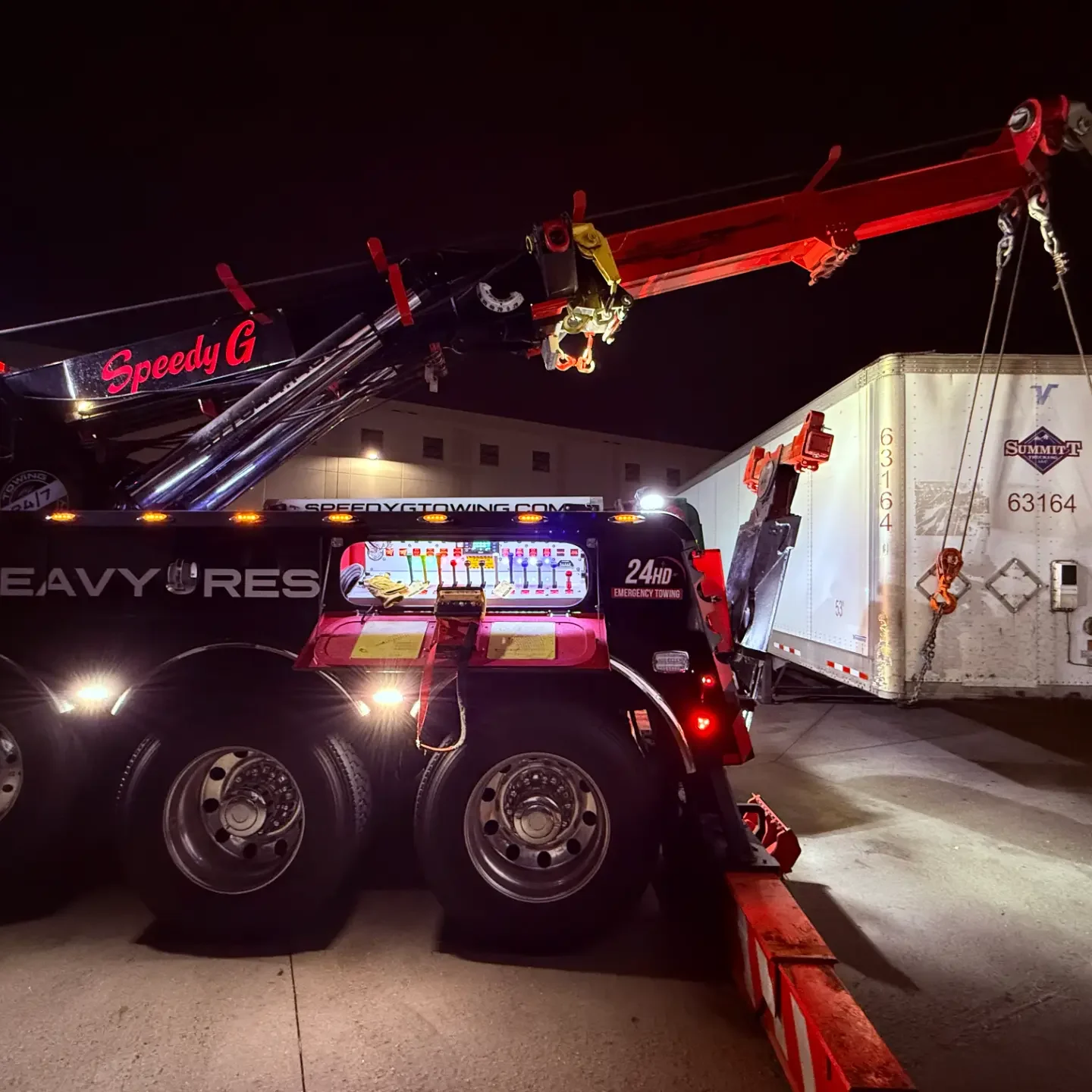 heavy-duty-rotator-towing-semi-trailer-recovery-chicagoland