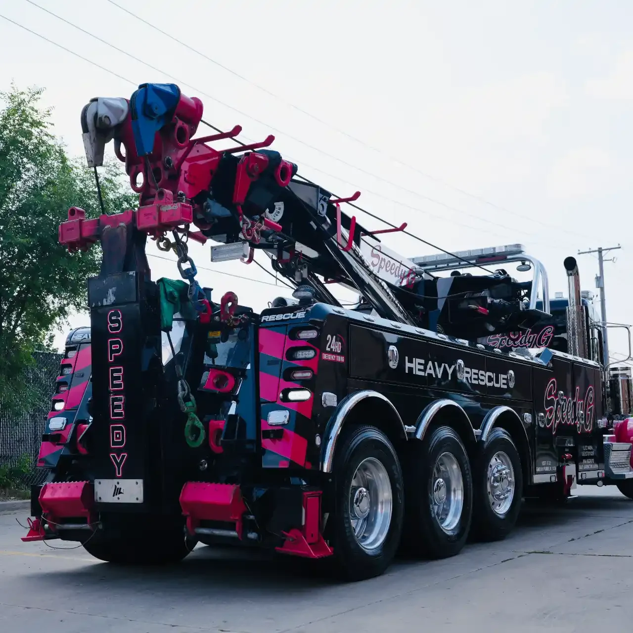 heavy-duty-rotator-wrecker-recovery-truck