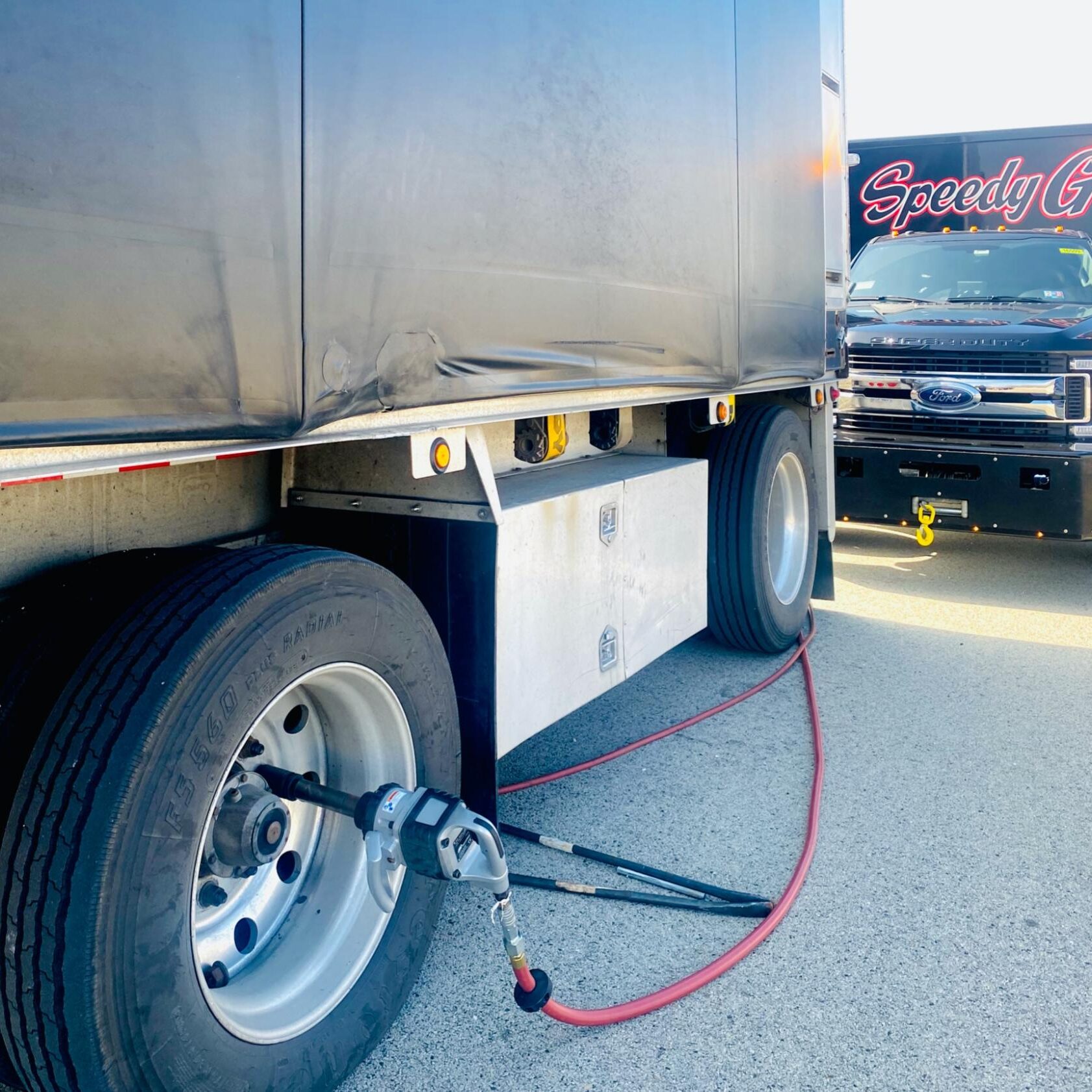 Speedy G roadside assistance truck & trailer repair in Chicago area